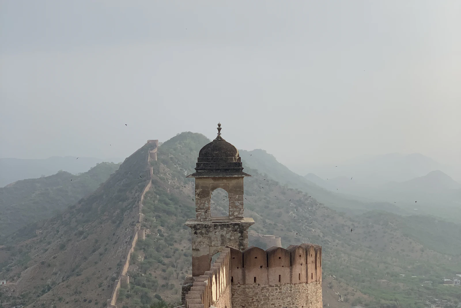 A watchtower and fortified wall of Nahargarh running along the Aravalli ridge above Jaipur